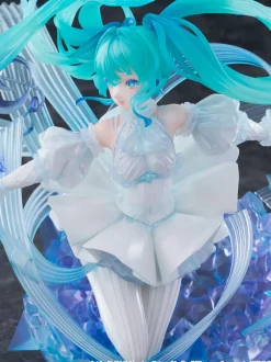 Hatsune Miku: Crystal Dress Ver. 1/7 Scale Figure