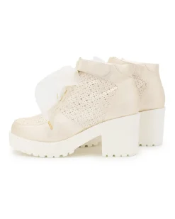 LIZ LISA Heart Cut-Out Sneakers