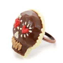 Q-pot. Parlor Chocolat Skull Ring