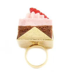 Q-pot. Strawberry Chocolate Petit Cake Ring