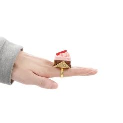 Q-pot. Strawberry Chocolate Petit Cake Ring