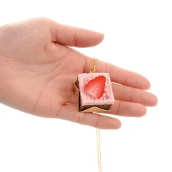 Q-pot. Strawberry Chocolate Petit Cake Necklace