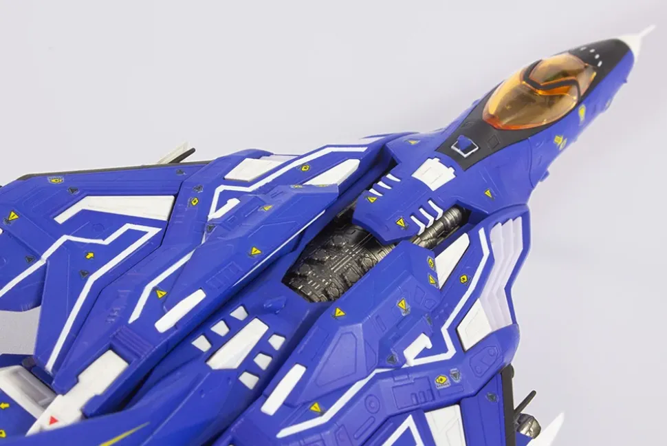 Raiden V Director's Cut FT-00004A Azuma: 2P Color Ver. 1/100 Scale Plastic Model Kit